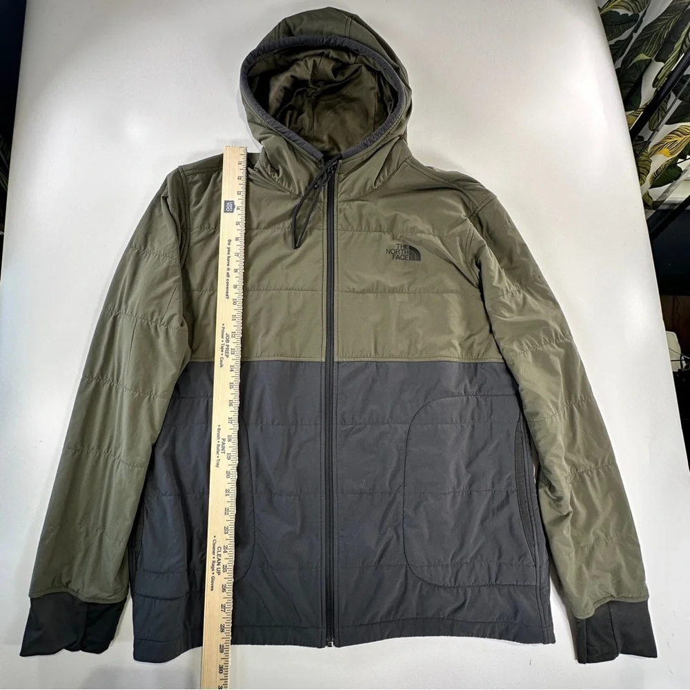 The North Face Men's Olive and Gray Puffer Jacket - Picture 12 of 14